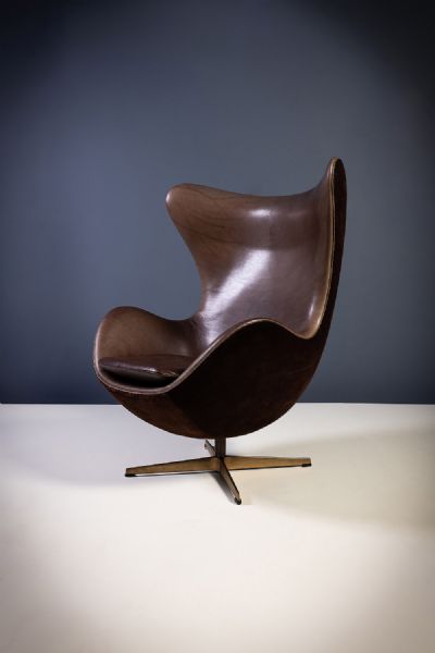 THE GOLDEN EGG CHAIR by Arne Jacobsen sold for €10,000 at deVeres Auctions