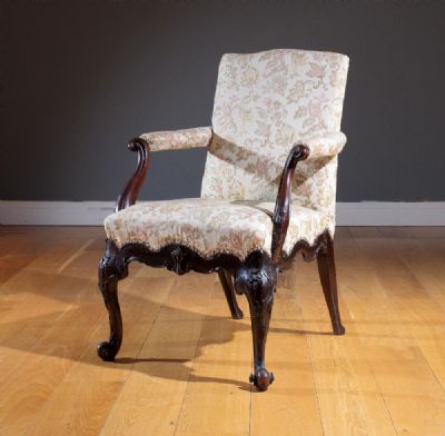 A MAHOGANY OPEN ARMCHAIR IN GEORGIAN STYLE, 19th CENTURY at deVeres Auctions