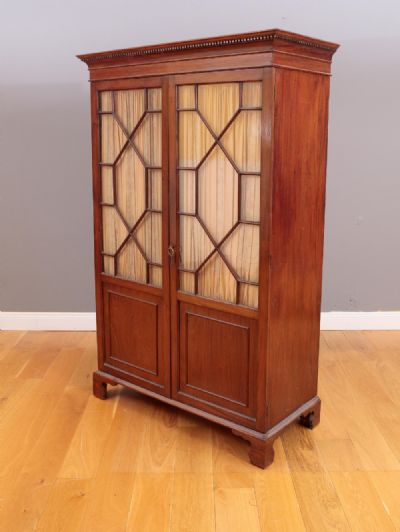 A MAHOGANY WARDROBE IN GEORGIAN STYLE at deVeres Auctions
