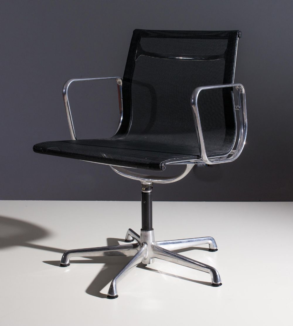AN E108 EXECUTIVE CHAIR BYCHARLES & RAY EAMES, at deVeres Auctions