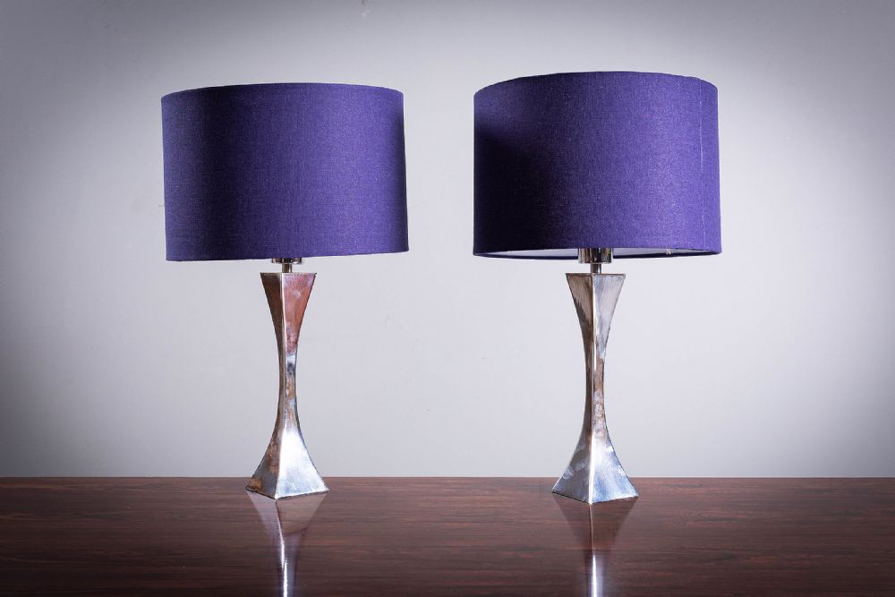 A PAIR OF POLISHED CHROME HIGH SOCIETY 'PYRAMIDE' TABLE LAMPS,