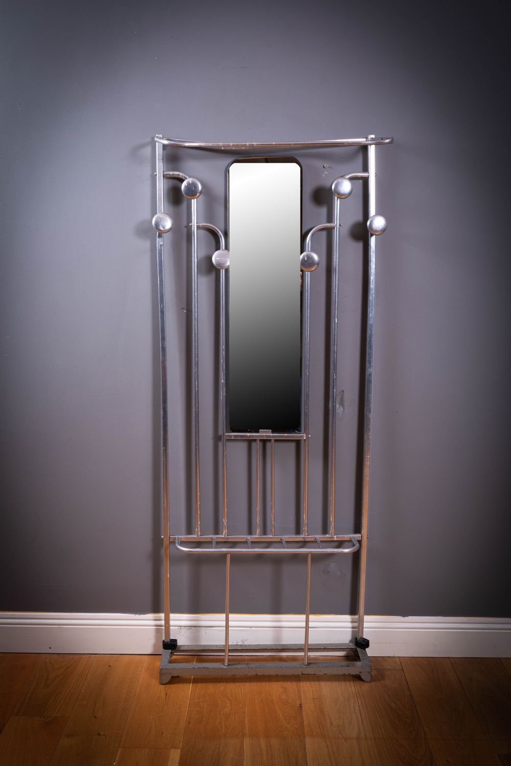 A METAL COAT STAND IN ART DECO STYLE, at deVeres Auctions