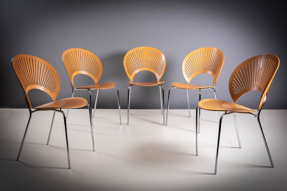 Lot 23 - A SET OF FIVE '3298 TRINIDAD' CHAIRS, by FREDERICIA