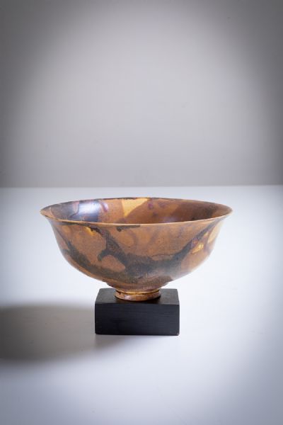BOWL WITH SERATED FOOT by Sonja Landweer sold for €4,200 at deVeres Auctions