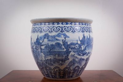 155 by A LARGE CHINESE JARDINIERE  at deVeres Auctions