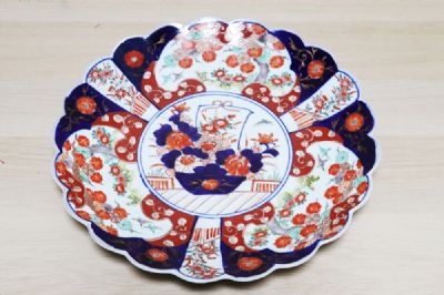 287 by AN IMARI PLATTER  at deVeres Auctions