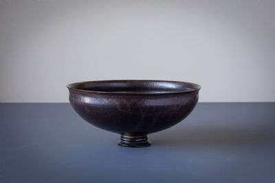 BOWL WITH SERATED FOOT by Sonja Landweer sold for €1,100 at deVeres Auctions