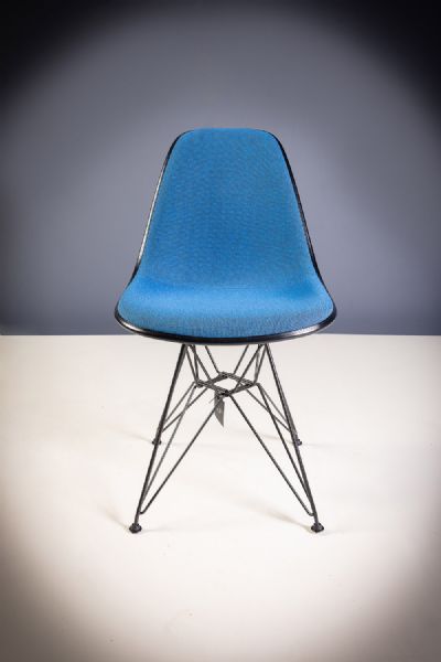 A DSR CHAIR by Charles & Ray Eames sold for €180 at deVeres Auctions